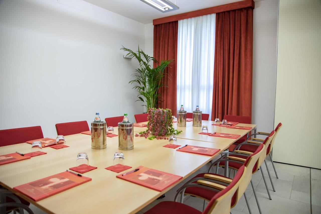 Hotel Remilia Реджо Емилия Екстериор снимка