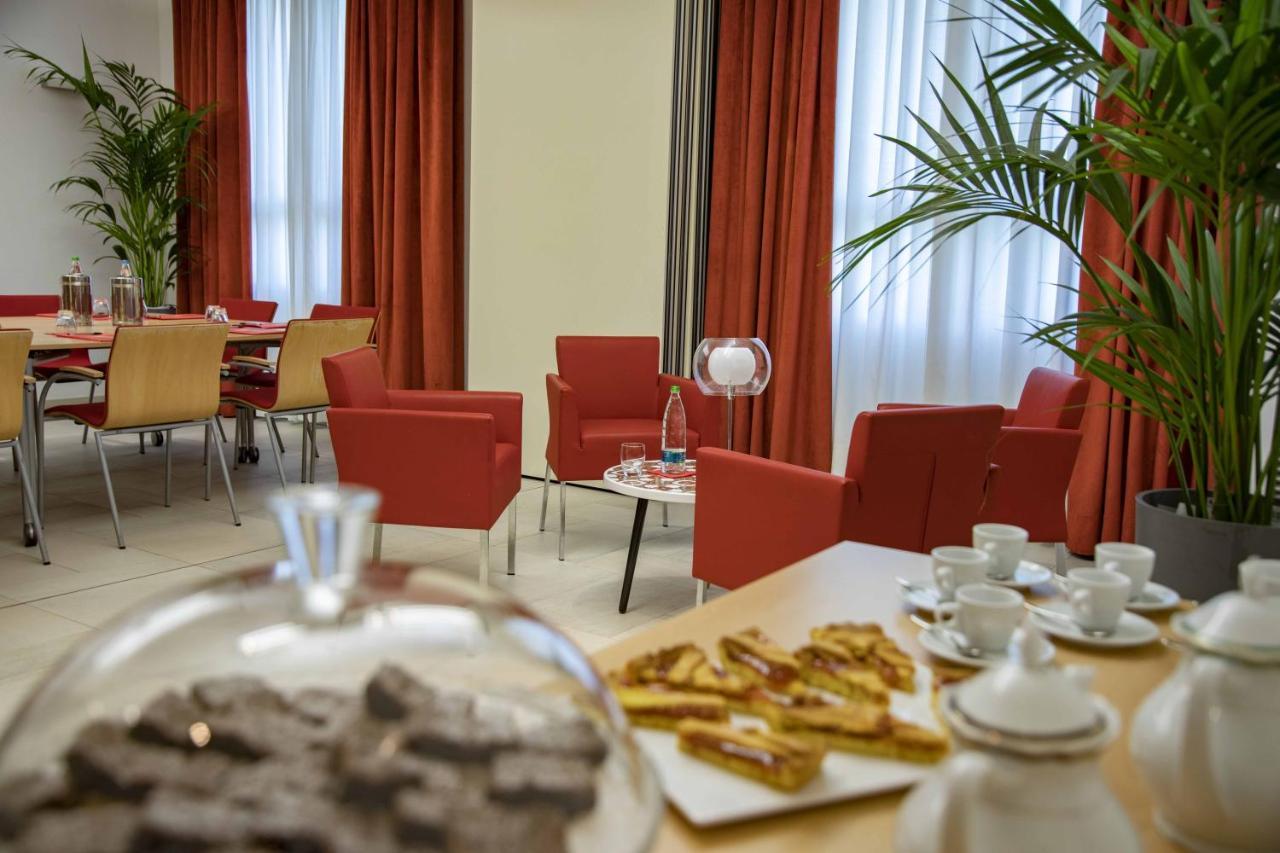 Hotel Remilia Реджо Емилия Екстериор снимка