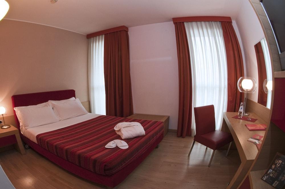 Hotel Remilia Реджо Емилия Екстериор снимка
