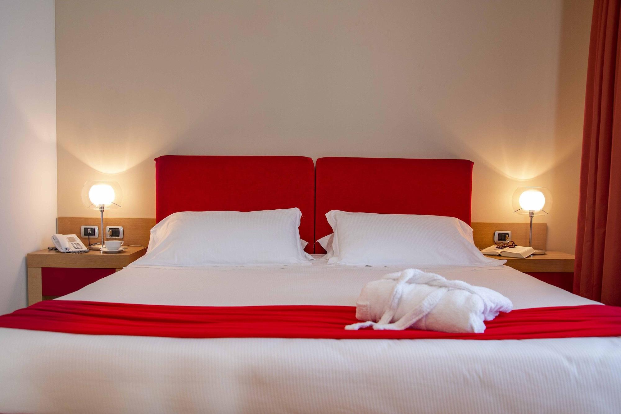 Hotel Remilia Реджо Емилия Екстериор снимка