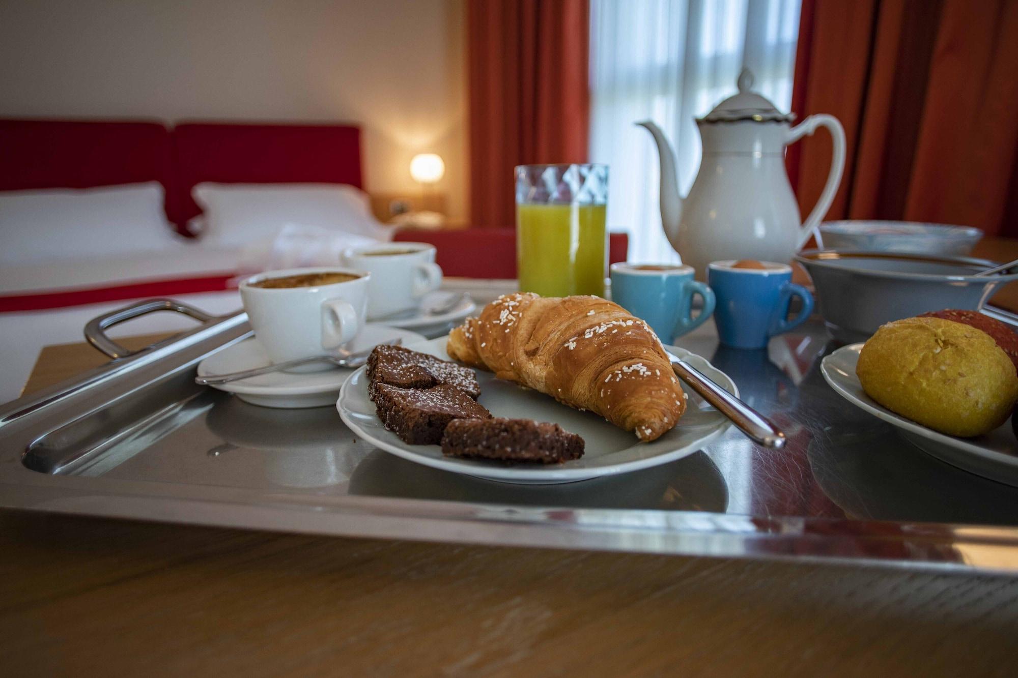 Hotel Remilia Реджо Емилия Екстериор снимка