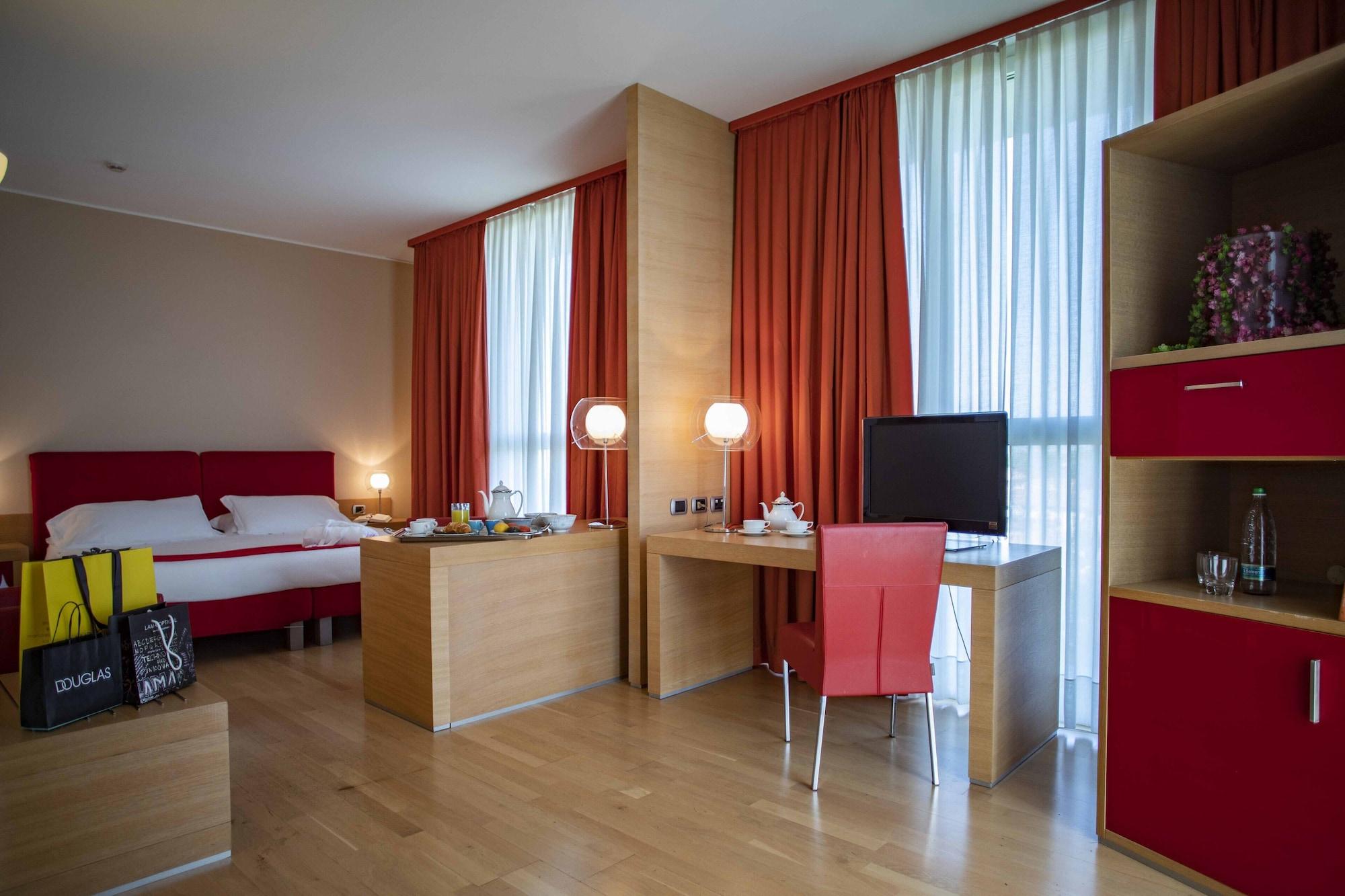 Hotel Remilia Реджо Емилия Екстериор снимка