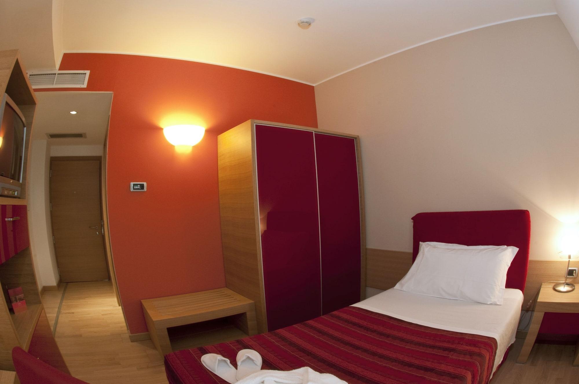 Hotel Remilia Реджо Емилия Екстериор снимка