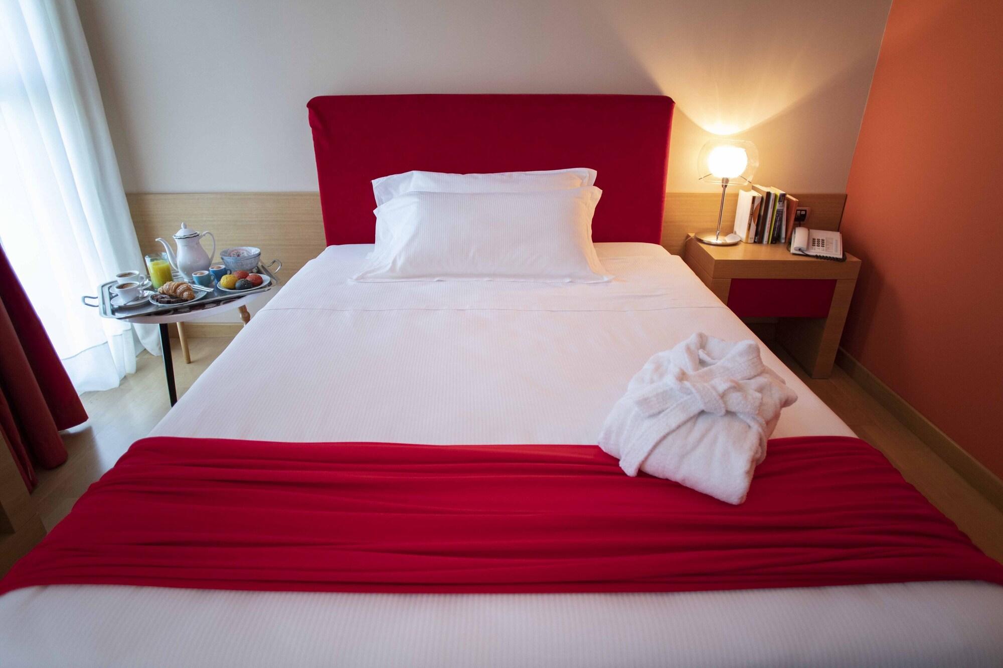 Hotel Remilia Реджо Емилия Екстериор снимка