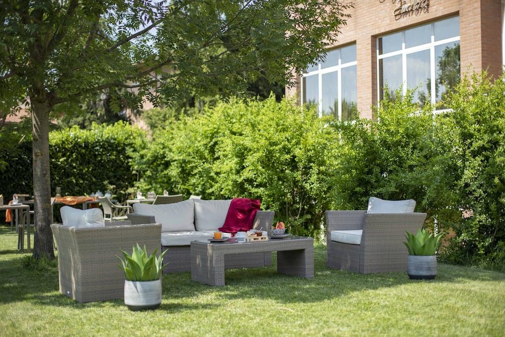 Hotel Remilia Реджо Емилия Екстериор снимка