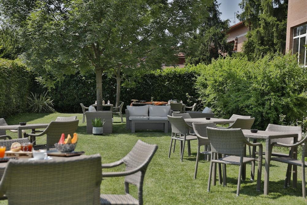 Hotel Remilia Реджо Емилия Екстериор снимка