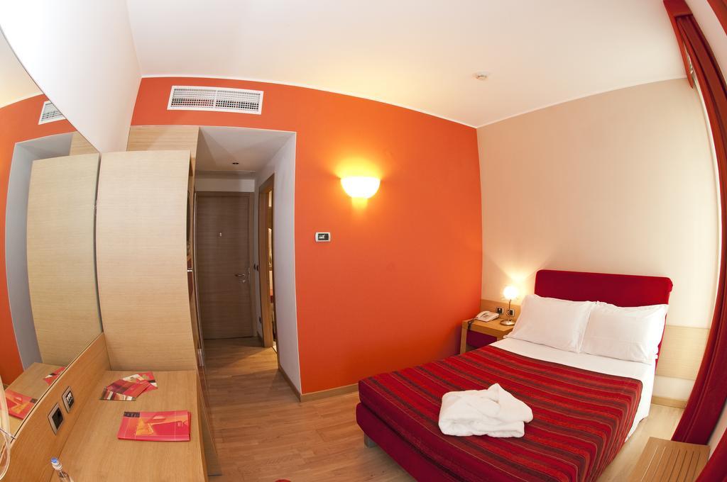 Hotel Remilia Реджо Емилия Екстериор снимка