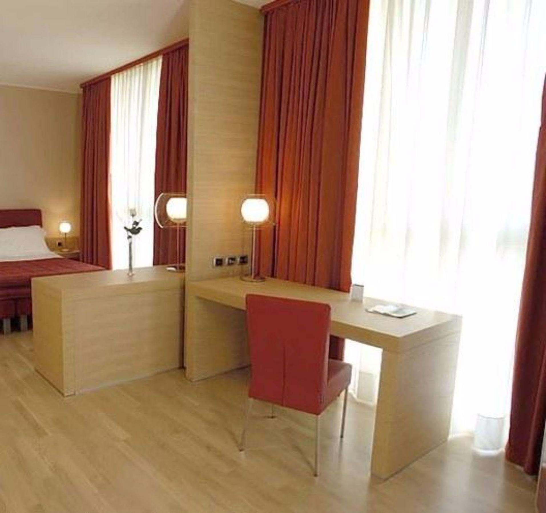 Hotel Remilia Реджо Емилия Екстериор снимка