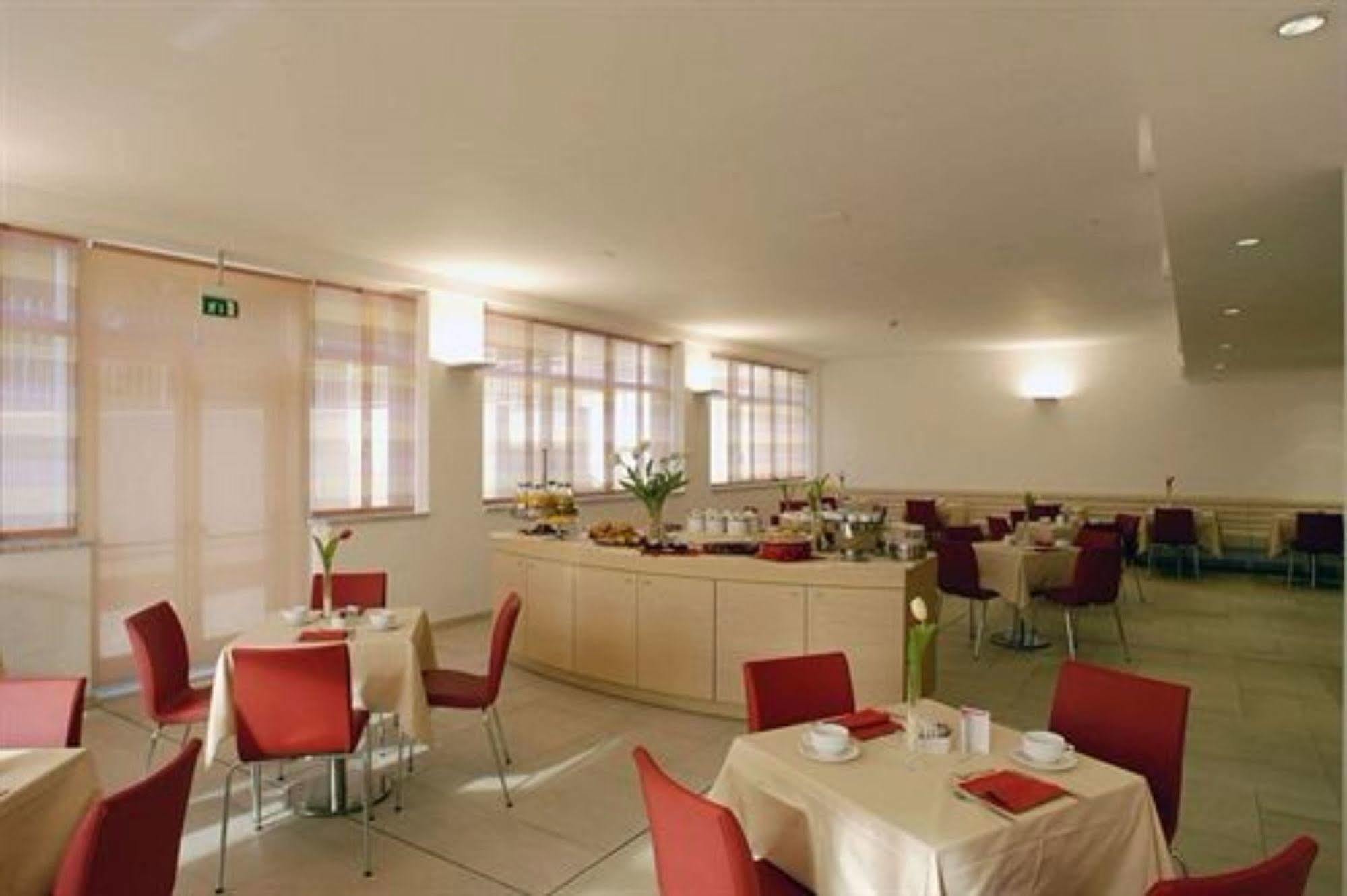 Hotel Remilia Реджо Емилия Екстериор снимка