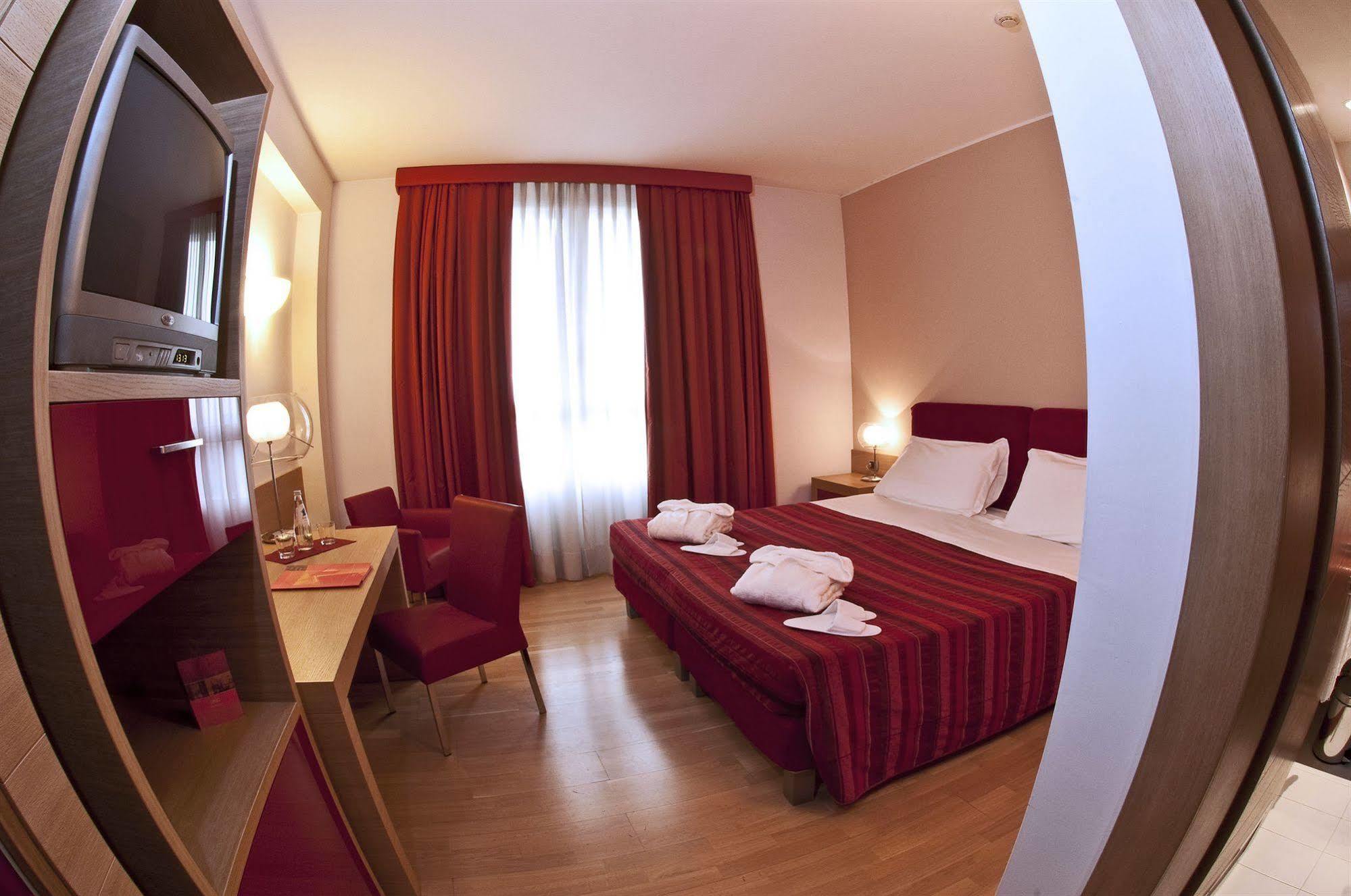 Hotel Remilia Реджо Емилия Екстериор снимка